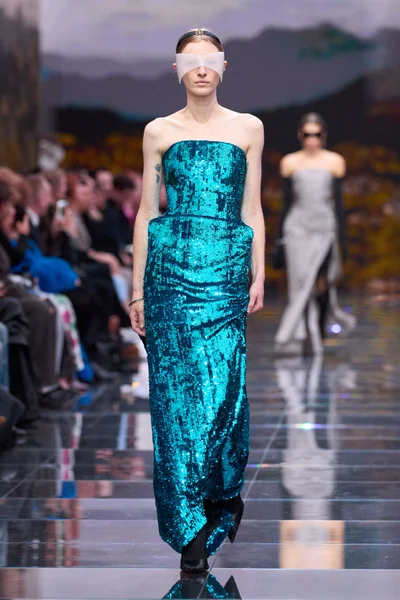 Look 3